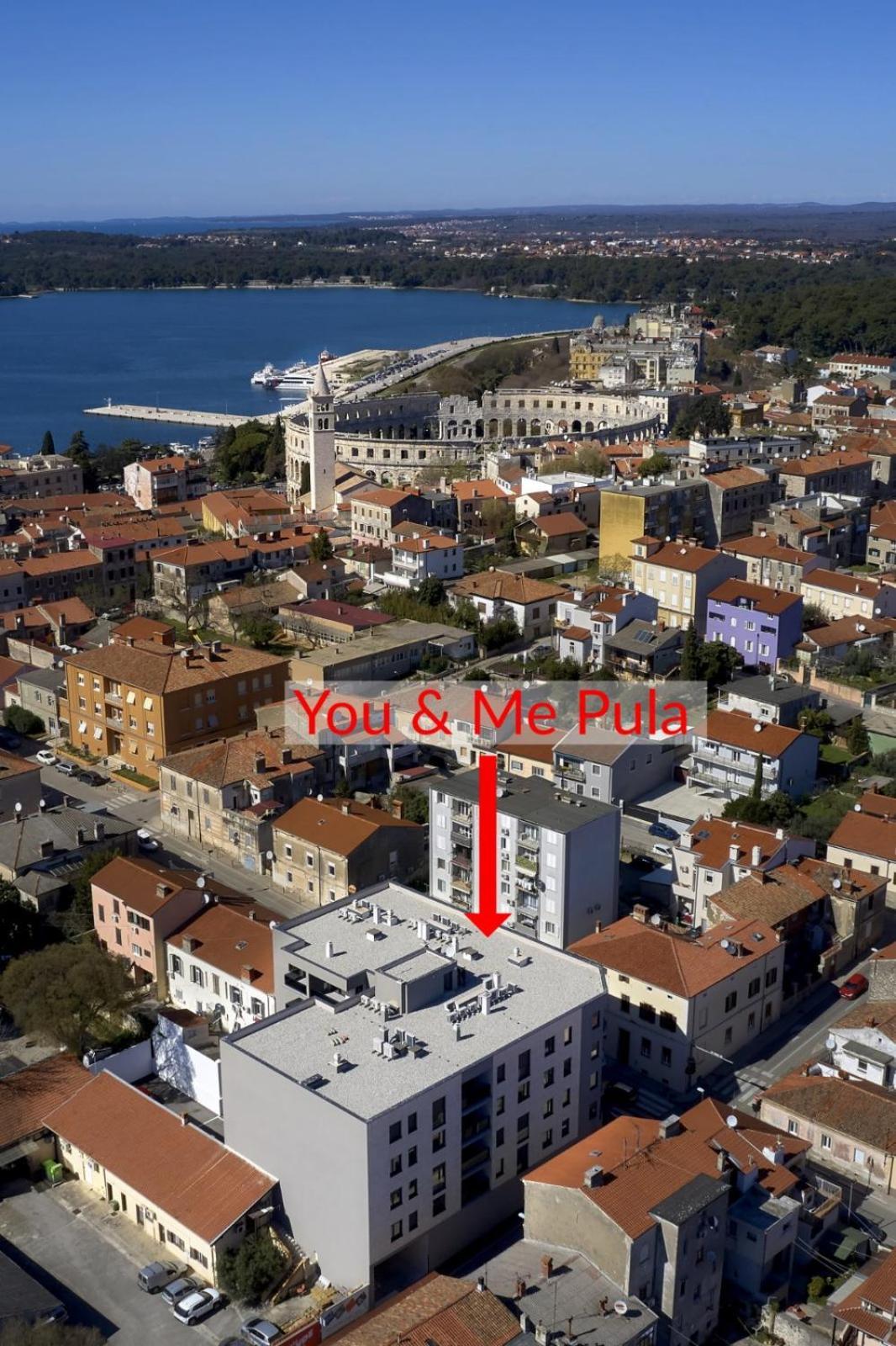 You & Me Pula With Garage Parking Eksteriør bilde